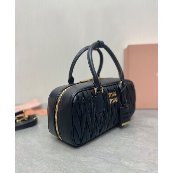 Replica Borse Miu Miu Arcadie Matelasse Nappa Nera Imitazioni Replica Borse Miu Miu Arcadie Matelasse Nappa Nera