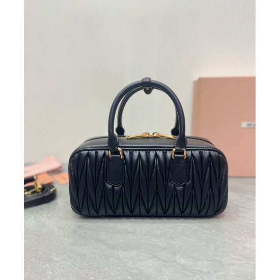 Replica Borse Miu Miu Arcadie Matelasse Nappa Nera Imitazioni Replica Borse Miu Miu Arcadie Matelasse Nappa Nera