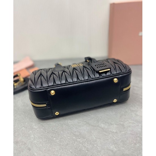 Replica Borse Miu Miu Arcadie Matelasse Nappa Nera Imitazioni Replica Borse Miu Miu Arcadie Matelasse Nappa Nera