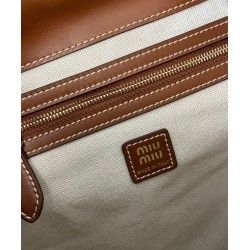 Zaino in pelle Miumiu 5BZ042 Marrone Zaino in pelle Miumiu 5BZ042 Marrone