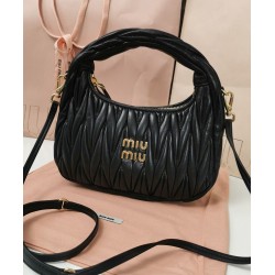 Borsa hobo mini Miu Miu Wander Matelasse Nero Borsa hobo mini Miu Miu Wander Matelasse Nero