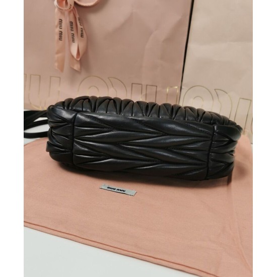 Replica Borsa hobo mini Miu Miu Wander Matelasse Nero Imitazioni Replica Borsa hobo mini Miu Miu Wander Matelasse Nero