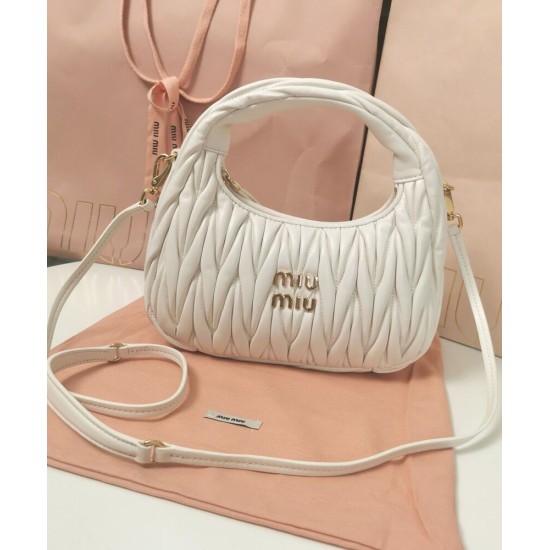 Replica Borsa hobo mini Miu Miu Wander Matelasse Bianco Imitazioni Replica Borsa hobo mini Miu Miu Wander Matelasse Bianco