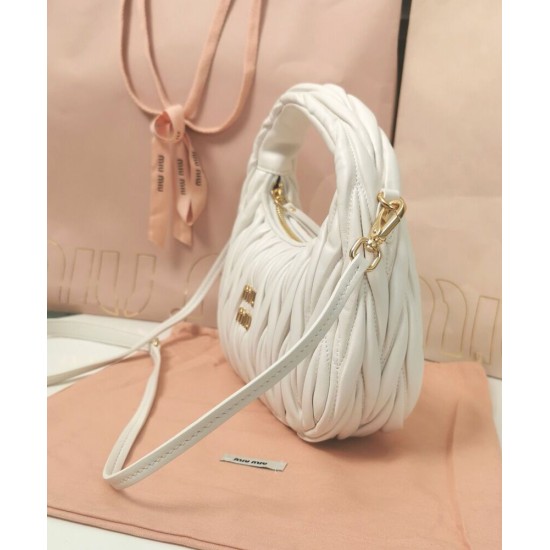 Replica Borsa hobo mini Miu Miu Wander Matelasse Bianco Imitazioni Replica Borsa hobo mini Miu Miu Wander Matelasse Bianco