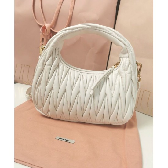 Replica Borsa hobo mini Miu Miu Wander Matelasse Bianco Imitazioni Replica Borsa hobo mini Miu Miu Wander Matelasse Bianco