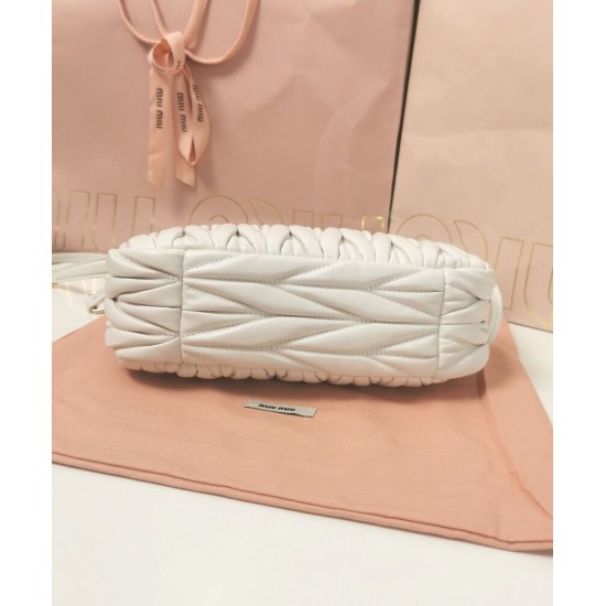 Replica Borsa hobo mini Miu Miu Wander Matelasse Bianco Imitazioni Replica Borsa hobo mini Miu Miu Wander Matelasse Bianco