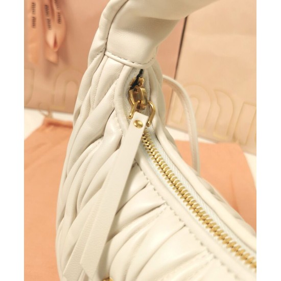 Replica Borsa hobo mini Miu Miu Wander Matelasse Bianco Imitazioni Replica Borsa hobo mini Miu Miu Wander Matelasse Bianco