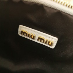 Replica Borsa hobo mini Miu Miu Wander Matelasse Bianco Imitazioni Replica Borsa hobo mini Miu Miu Wander Matelasse Bianco