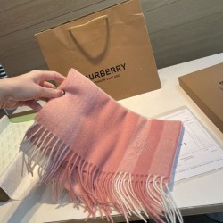 Dettagli perfetti Sciarpa Burberry Check Classical cashmere 30 x 200 Rosa Dettagli perfetti Sciarpa Burberry Check Classical cashmere 30 x 200 Rosa