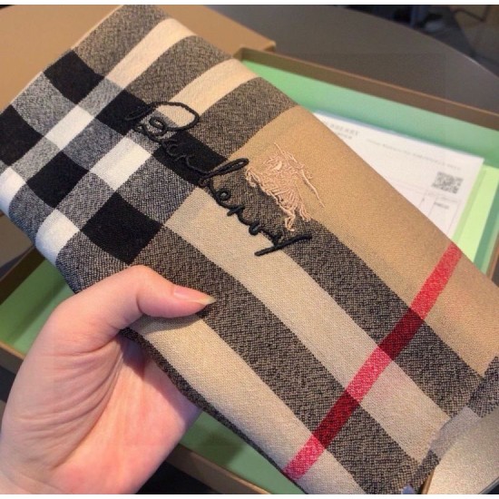Replica Dettagli perfetti Sciarpa cashmere Burberry Check Beige con bordi sfrangiati 70 x 200 Imitazioni Replica Dettagli perfetti Sciarpa cashmere Burberry Check Beige con bordi sfrangiati 70 x 200