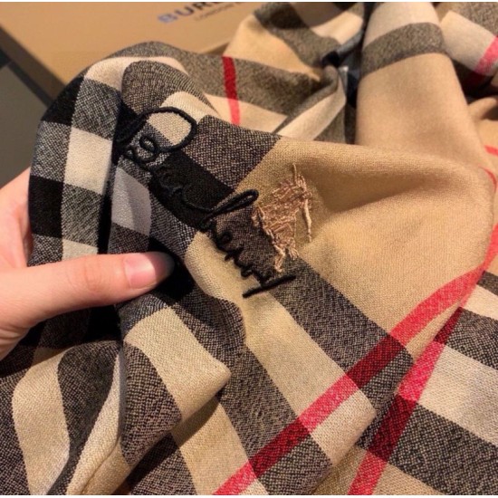 Replica Dettagli perfetti Sciarpa cashmere Burberry Check Beige con bordi sfrangiati 70 x 200 Imitazioni Replica Dettagli perfetti Sciarpa cashmere Burberry Check Beige con bordi sfrangiati 70 x 200