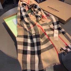 Replica Dettagli perfetti Sciarpa cashmere Burberry Check Beige con bordi sfrangiati 70 x 200 Imitazioni Replica Dettagli perfetti Sciarpa cashmere Burberry Check Beige con bordi sfrangiati 70 x 200