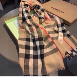 Dettagli perfetti Sciarpa cashmere Burberry Check Beige con bordi sfrangiati 70 x 200 Dettagli perfetti Sciarpa cashmere Burberry Check Beige con bordi sfrangiati 70 x 200