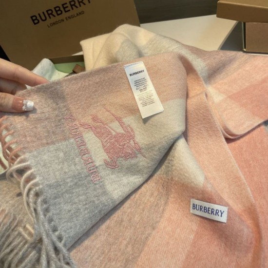 Replica Borsa Scialle cashmere con motivo check Burberry e bordi sfrangiati Rosa 60 x 180 Imitazioni Replica Borsa Scialle cashmere con motivo check Burberry e bordi sfrangiati Rosa 60 x 180