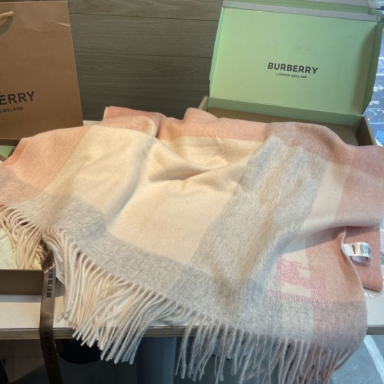 Replica Borsa Scialle cashmere con motivo check Burberry e bordi sfrangiati Rosa 60 x 180 Imitazioni Replica Borsa Scialle cashmere con motivo check Burberry e bordi sfrangiati Rosa 60 x 180