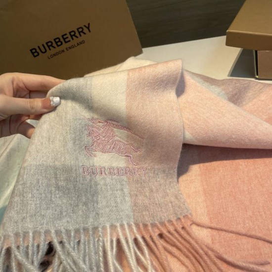 Replica Borsa Scialle cashmere con motivo check Burberry e bordi sfrangiati Rosa 60 x 180 Imitazioni Replica Borsa Scialle cashmere con motivo check Burberry e bordi sfrangiati Rosa 60 x 180
