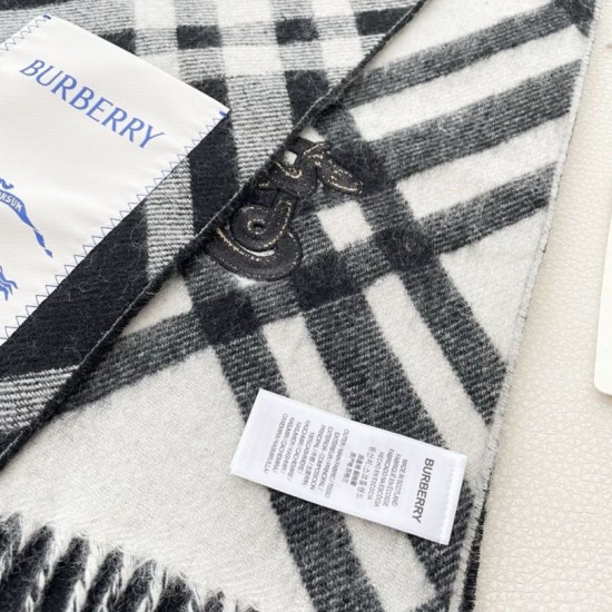 Replica Sciarpa in cashmere con motivo check Burberry e orlo con nappe Nero/bianca 30 x 168 Imitazioni Replica Sciarpa in cashmere con motivo check Burberry e orlo con nappe Nero/bianca 30 x 168