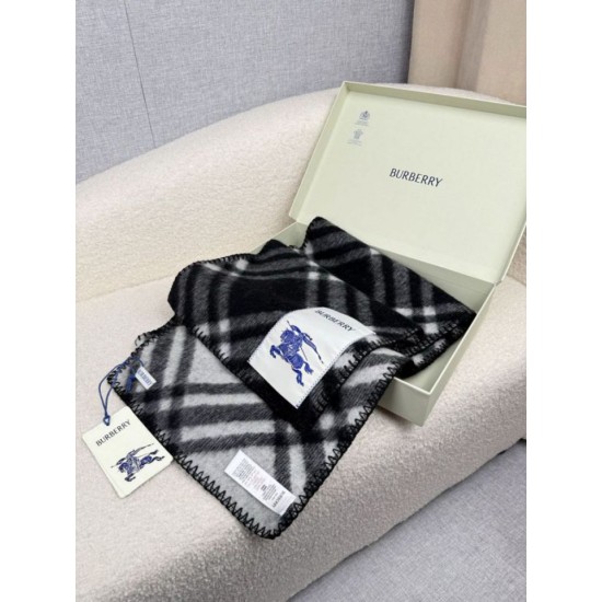 Replica Sciarpa/coperta lana con motivo check Burberry etichetta equestre 30 x 180 Nero Imitazioni Replica Sciarpa/coperta lana con motivo check Burberry etichetta equestre 30 x 180 Nero