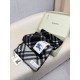 Replica Sciarpa/coperta lana con motivo check Burberry etichetta equestre 30 x 180 Nero Imitazioni Replica Sciarpa/coperta lana con motivo check Burberry etichetta equestre 30 x 180 Nero