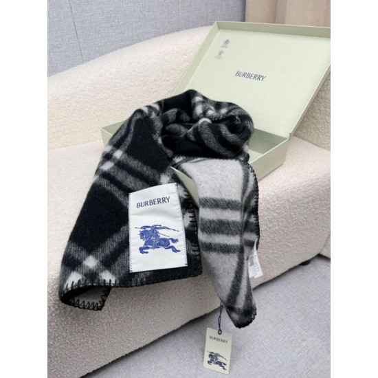 Replica Sciarpa/coperta lana con motivo check Burberry etichetta equestre 30 x 180 Nero Imitazioni Replica Sciarpa/coperta lana con motivo check Burberry etichetta equestre 30 x 180 Nero