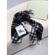 Replica Sciarpa/coperta lana con motivo check Burberry etichetta equestre 30 x 180 Nero Imitazioni Replica Sciarpa/coperta lana con motivo check Burberry etichetta equestre 30 x 180 Nero