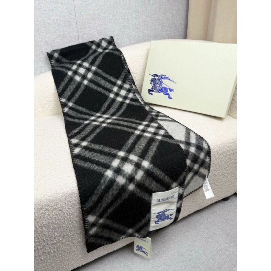 Replica Sciarpa/coperta lana con motivo check Burberry etichetta equestre 30 x 180 Nero Imitazioni Replica Sciarpa/coperta lana con motivo check Burberry etichetta equestre 30 x 180 Nero