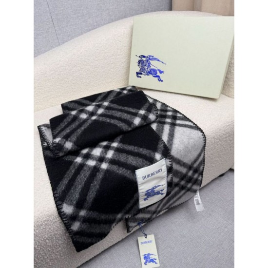 Replica Sciarpa/coperta lana con motivo check Burberry etichetta equestre 30 x 180 Nero Imitazioni Replica Sciarpa/coperta lana con motivo check Burberry etichetta equestre 30 x 180 Nero