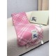Replica falso Sciarpa/coperta lana con motivo check Burberry etichetta equestre 30 x 180 Rosa Imitazioni Replica falso Sciarpa/coperta lana con motivo check Burberry etichetta equestre 30 x 180 Rosa