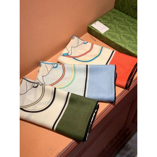 Replica Alta gamma Scialle reversibile Gucci velluto con stampa cavalli 140 Rosso Imitazioni Replica Alta gamma Scialle reversibile Gucci velluto con stampa cavalli 140 Rosso