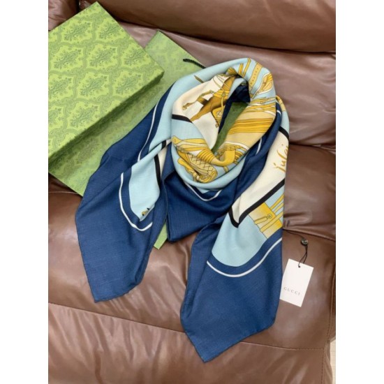 Replica Alta gamma Scialle reversibile Gucci velluto con stampa cavalli 140 Blu Imitazioni Replica Alta gamma Scialle reversibile Gucci velluto con stampa cavalli 140 Blu