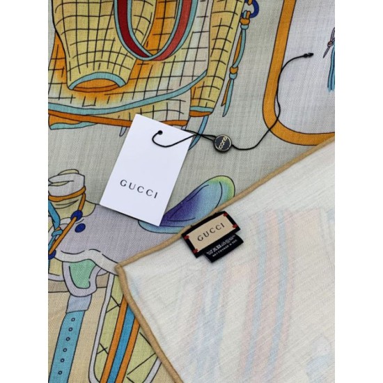Replica Scialle reversibile Gucci velluto con stampa cavalli 140 Giallo Imitazioni Replica Scialle reversibile Gucci velluto con stampa cavalli 140 Giallo