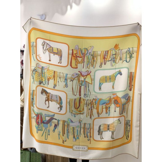Replica Scialle reversibile Gucci velluto con stampa cavalli 140 Giallo Imitazioni Replica Scialle reversibile Gucci velluto con stampa cavalli 140 Giallo