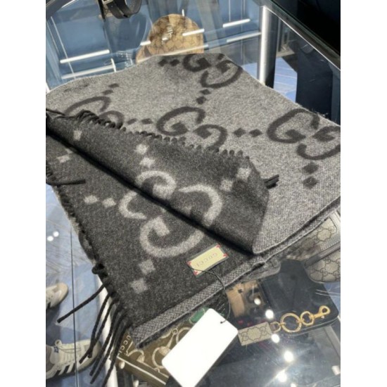 Replica Sciarpa Gucci GG Cashmere Jacquard Grigio 35 x 190 Imitazioni Replica Sciarpa Gucci GG Cashmere Jacquard Grigio 35 x 190