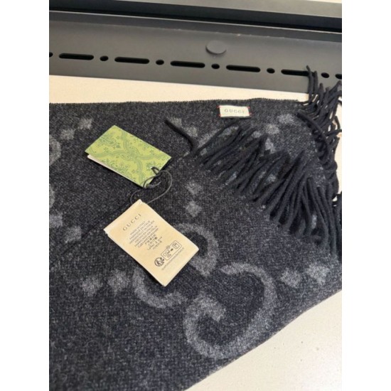 Replica Sciarpa Gucci GG Cashmere Jacquard Grigio 35 x 190 Imitazioni Replica Sciarpa Gucci GG Cashmere Jacquard Grigio 35 x 190
