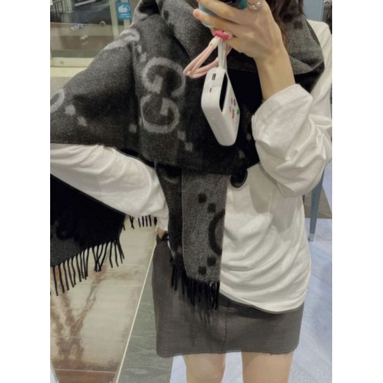 Replica Sciarpa Gucci GG Cashmere Jacquard Grigio 35 x 190 Imitazioni Replica Sciarpa Gucci GG Cashmere Jacquard Grigio 35 x 190
