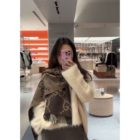 Replica Sciarpa Gucci GG Cashmere Jacquard marrone 35 x 190 Imitazioni Replica Sciarpa Gucci GG Cashmere Jacquard marrone 35 x 190