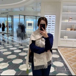 Replica Sciarpa Gucci GG Cashmere Jacquard Beige 35 x 190 Imitazioni Replica Sciarpa Gucci GG Cashmere Jacquard Beige 35 x 190