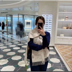 Sciarpa Gucci GG Cashmere Jacquard Beige 35 x 190 Sciarpa Gucci GG Cashmere Jacquard Beige 35 x 190