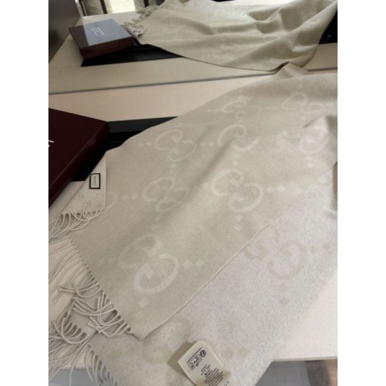 Replica Sciarpa Gucci GG Cashmere Jacquard Beige 35 x 190 Imitazioni Replica Sciarpa Gucci GG Cashmere Jacquard Beige 35 x 190