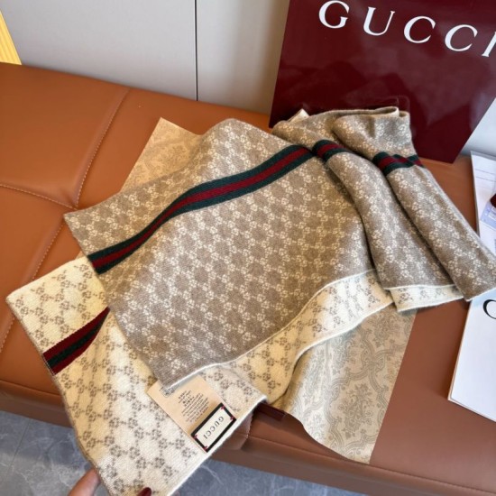 Replica Qualità da grande Scialle reversibile seta e lana Gucci con motivo a sella da equitazione 140 Nero Imitazioni Replica Qualità da grande Scialle reversibile seta e lana Gucci con motivo a sella da equitazione 140 Nero