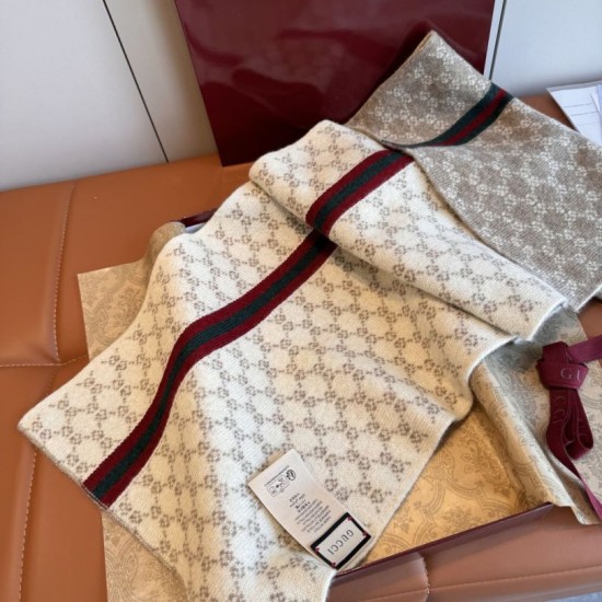 Replica Qualità da grande Scialle reversibile seta e lana Gucci con motivo a sella da equitazione 140 Nero Imitazioni Replica Qualità da grande Scialle reversibile seta e lana Gucci con motivo a sella da equitazione 140 Nero