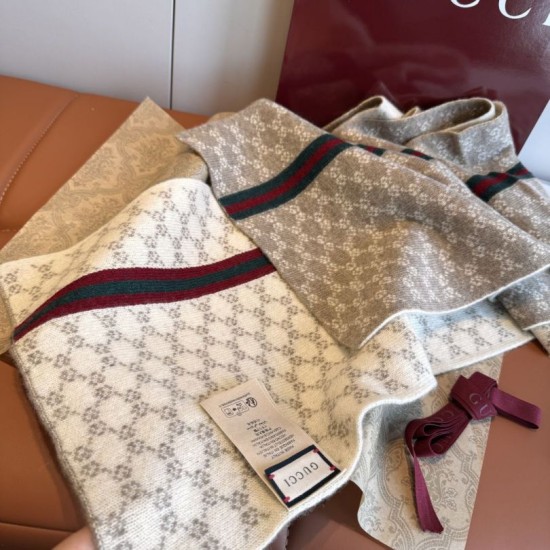 Replica Qualità da grande Scialle reversibile seta e lana Gucci con motivo a sella da equitazione 140 Nero Imitazioni Replica Qualità da grande Scialle reversibile seta e lana Gucci con motivo a sella da equitazione 140 Nero