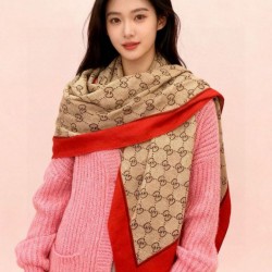 Replica Scialle reversibile Gucci in seta e cashmere con motivo GG 135 albicocca Imitazioni Replica Scialle reversibile Gucci in seta e cashmere con motivo GG 135 albicocca