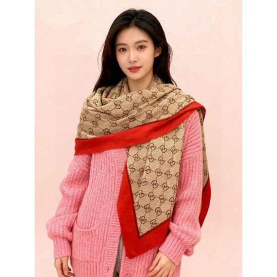 Replica Scialle reversibile Gucci in seta e cashmere con motivo GG 135 albicocca Imitazioni Replica Scialle reversibile Gucci in seta e cashmere con motivo GG 135 albicocca