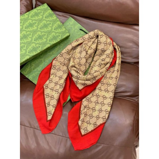 Replica Scialle reversibile Gucci in seta e cashmere con motivo GG 135 albicocca Imitazioni Replica Scialle reversibile Gucci in seta e cashmere con motivo GG 135 albicocca
