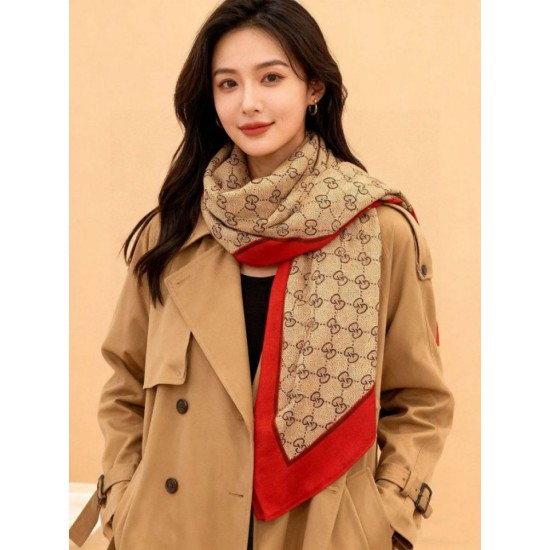 Replica Scialle reversibile Gucci in seta e cashmere con motivo GG 135 albicocca Imitazioni Replica Scialle reversibile Gucci in seta e cashmere con motivo GG 135 albicocca