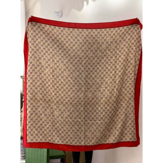 Replica Scialle reversibile Gucci in seta e cashmere con motivo GG 135 albicocca Imitazioni Replica Scialle reversibile Gucci in seta e cashmere con motivo GG 135 albicocca