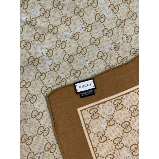 Replica Scialle reversibile Gucci in seta e cashmere con motivo GG 135 Nero Imitazioni Replica Scialle reversibile Gucci in seta e cashmere con motivo GG 135 Nero