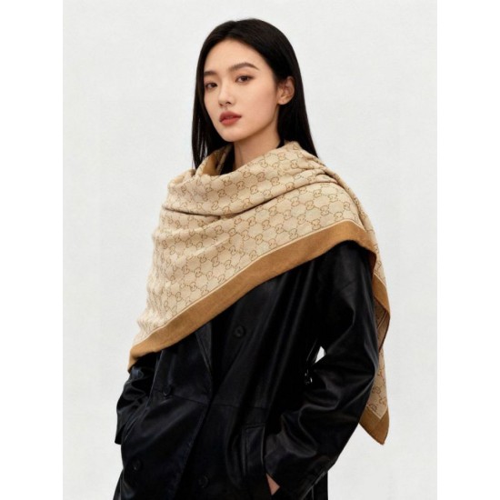 Replica Scialle reversibile Gucci in seta e cashmere con motivo GG 135 Nero Imitazioni Replica Scialle reversibile Gucci in seta e cashmere con motivo GG 135 Nero