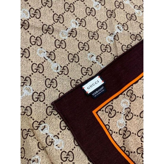 Replica Scialle reversibile Gucci in seta e cashmere con motivo GG 135 Rosa Imitazioni Replica Scialle reversibile Gucci in seta e cashmere con motivo GG 135 Rosa